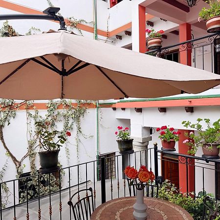 Rincon Familiar Hostel Boutique Quito Exterior photo