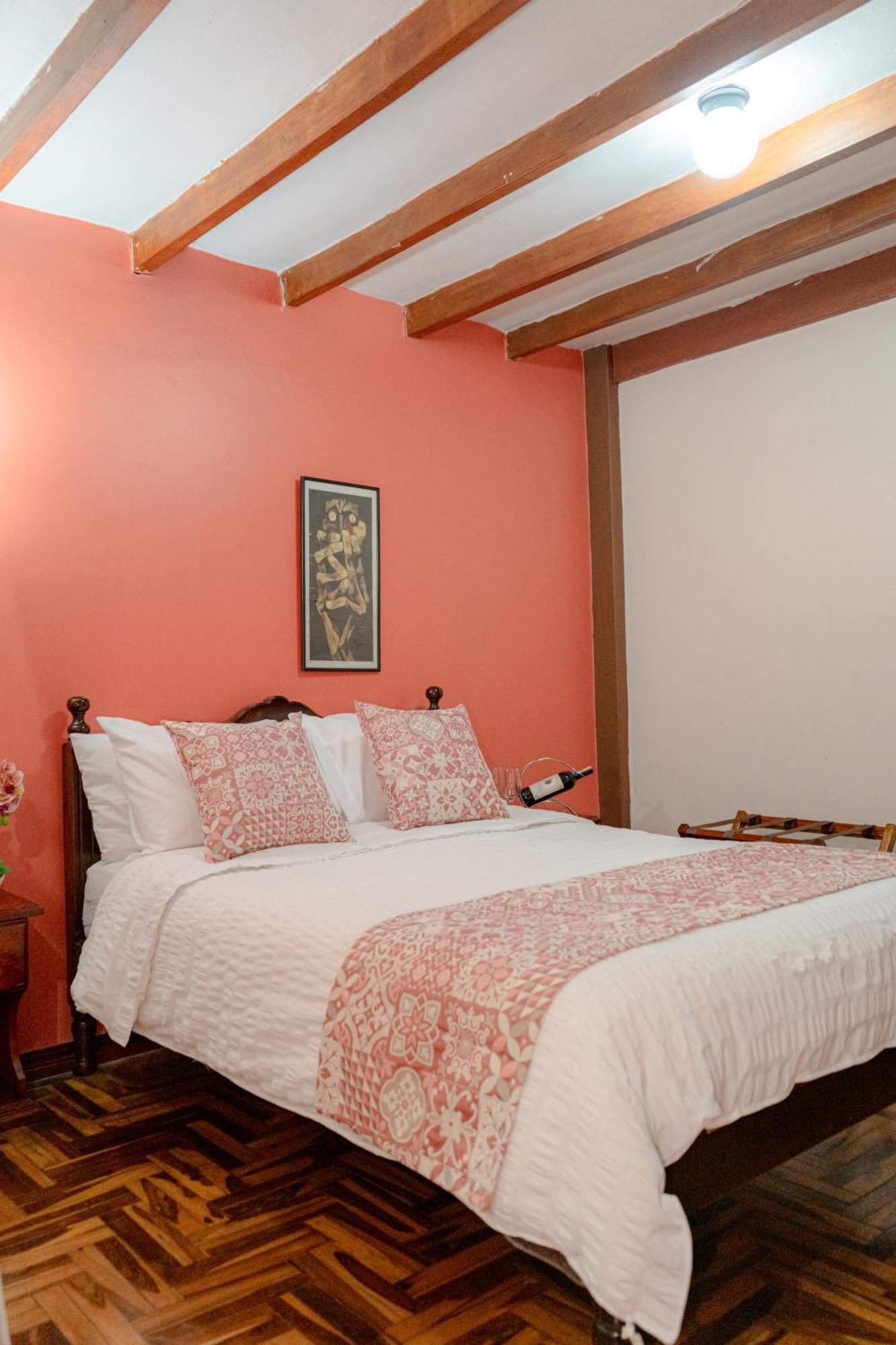 Rincon Familiar Hostel Boutique Quito Room photo