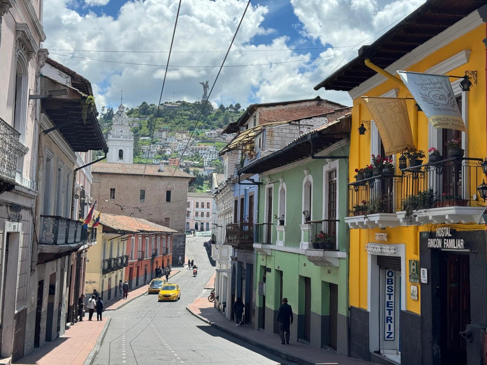 Rincon Familiar Hostel Boutique Quito Exterior photo