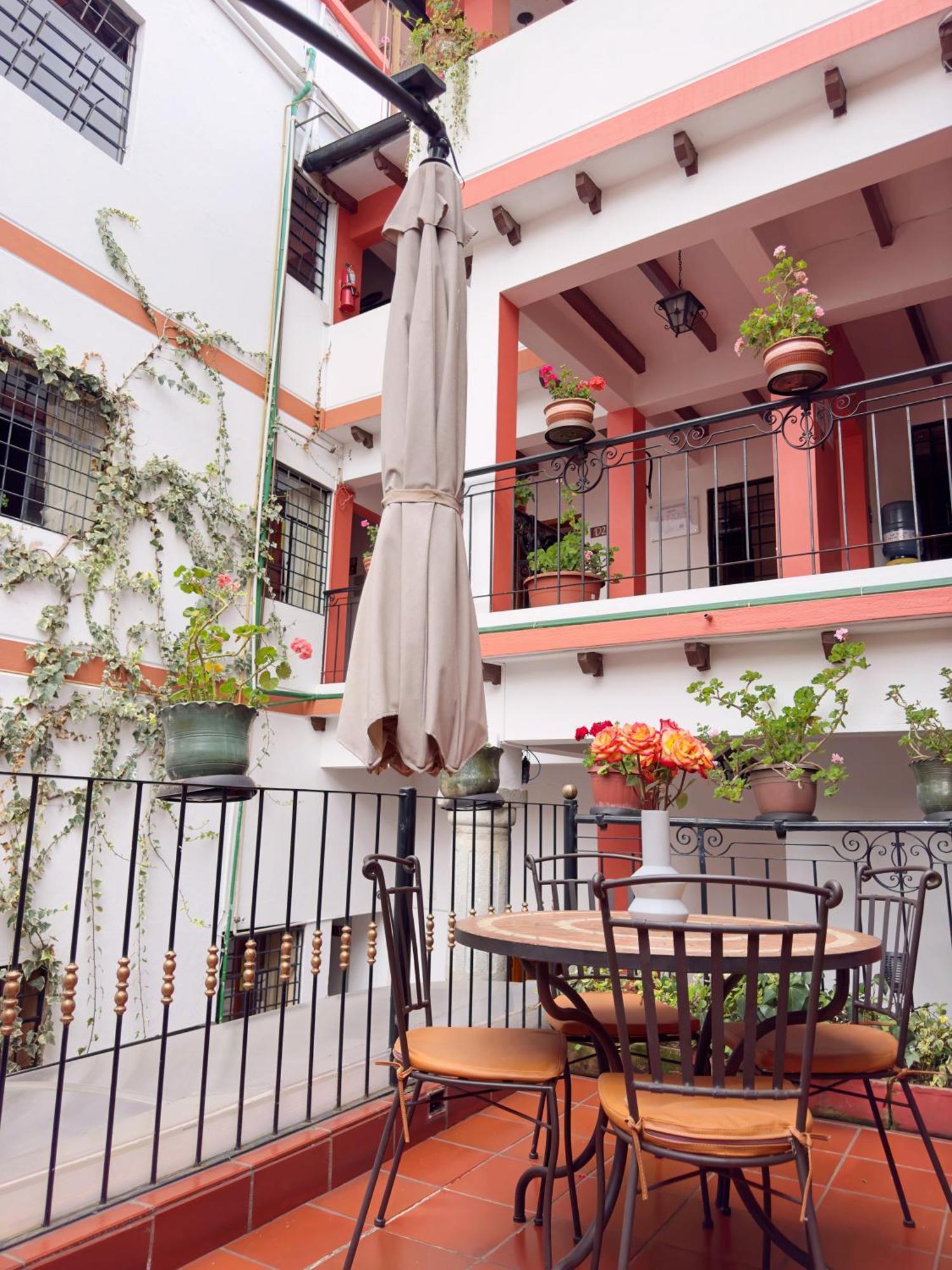 Rincon Familiar Hostel Boutique Quito Exterior photo